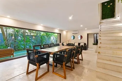 Villa Mayas *