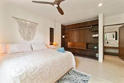 Villa Mayas *